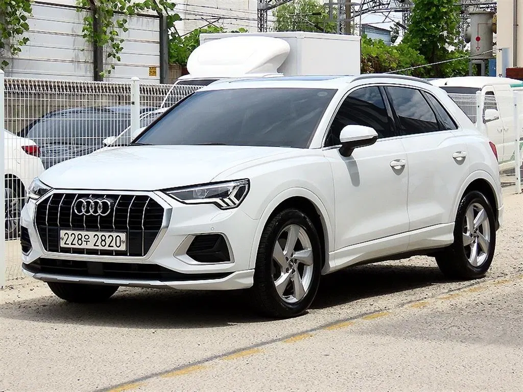 Audi Q3 (F3) 35 TDI Premium 2020 — photo 1 sur 26