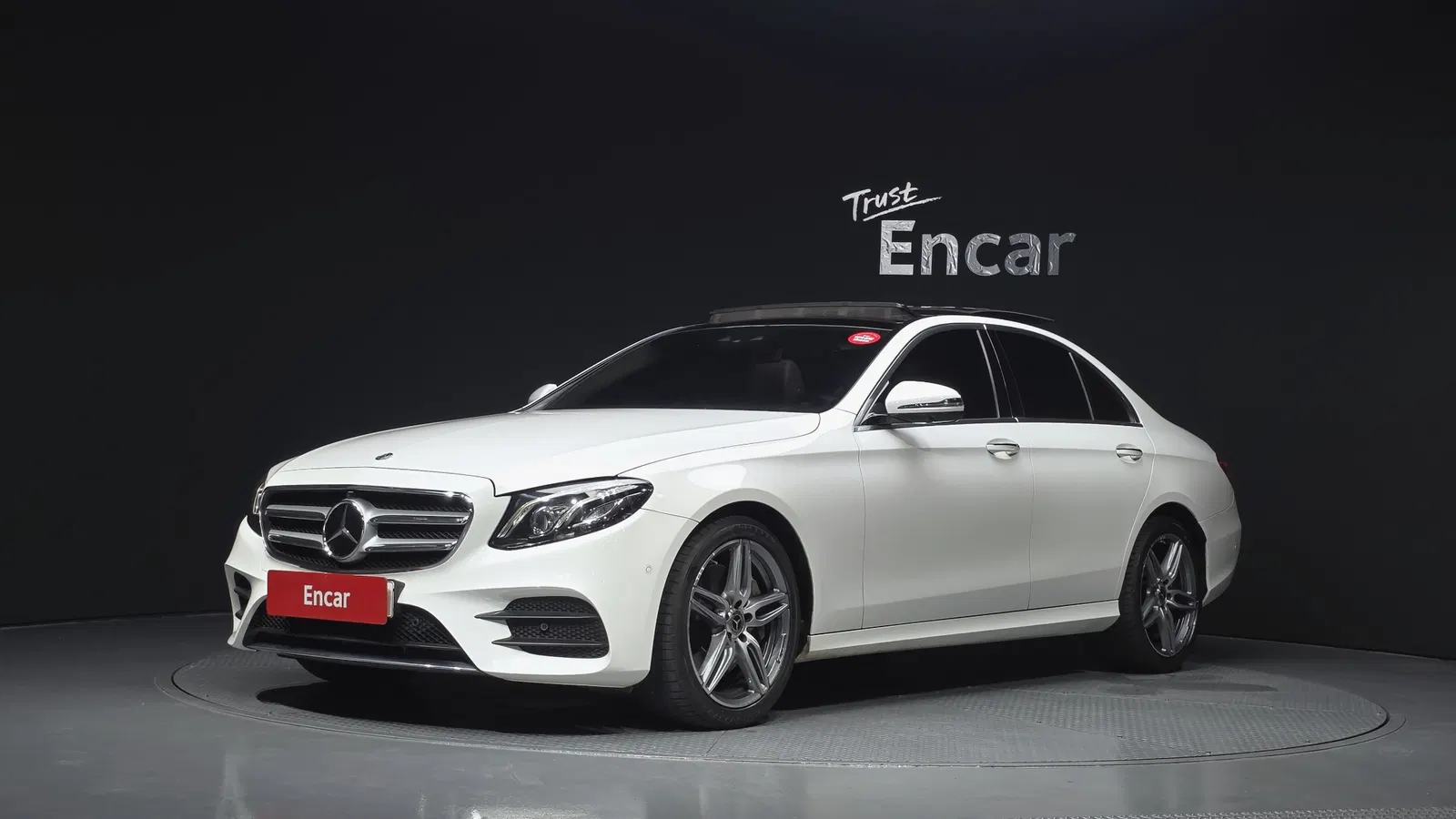 Mercedes-Benz Classe E AMG Line · E300 4MATIC (W213) 2020 — photo 1 sur 20