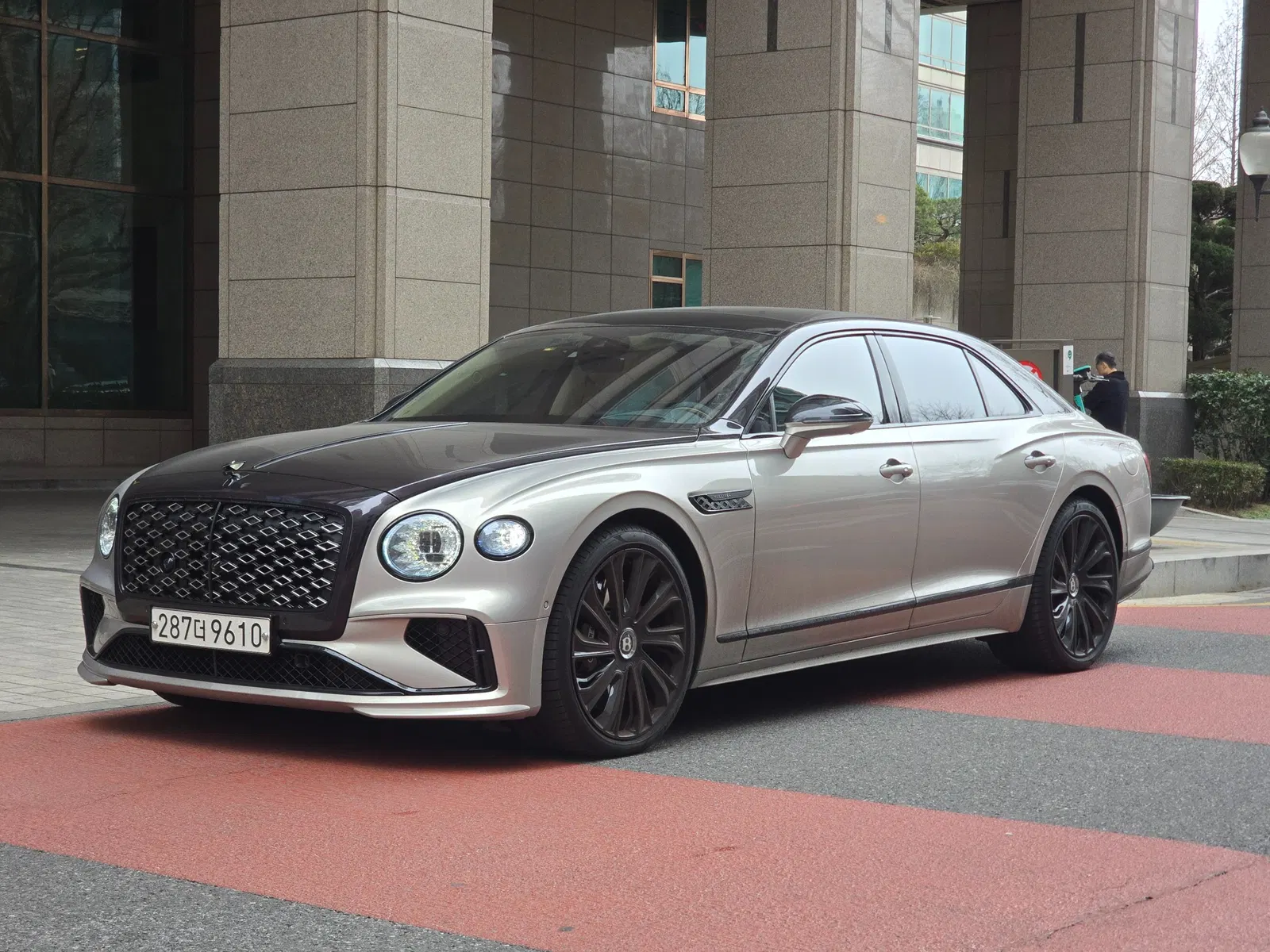 Bentley Flying Spur 4e génération 4.0 Mulliner 2026 — photo 1 sur 26