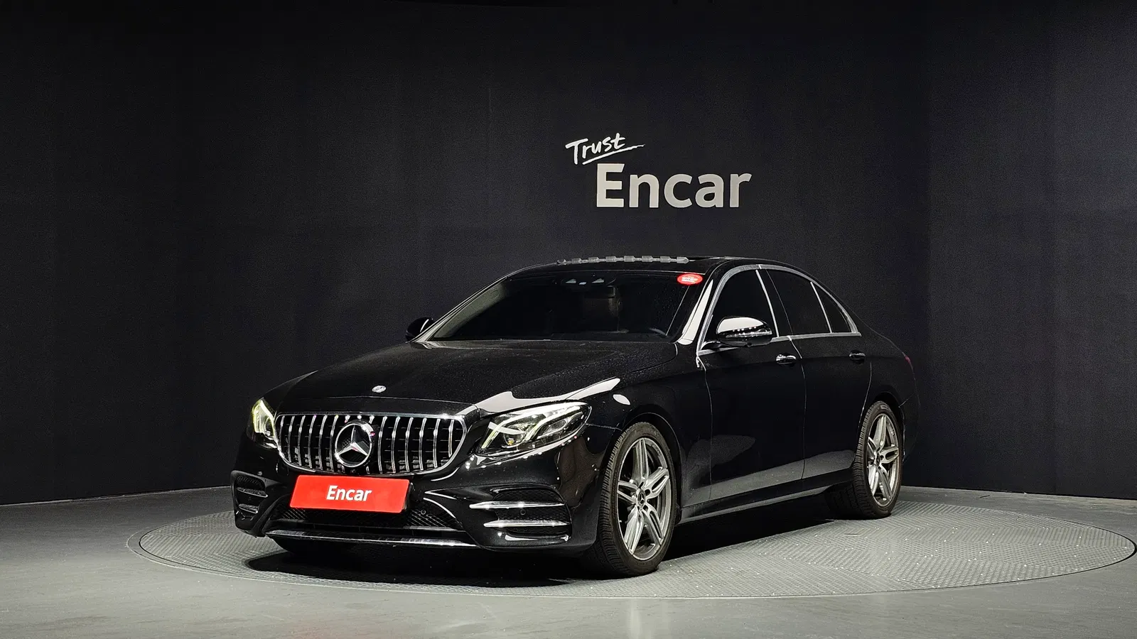 Mercedes-Benz Classe E AMG Line · E300 (W213) 2019 — photo 1 sur 33