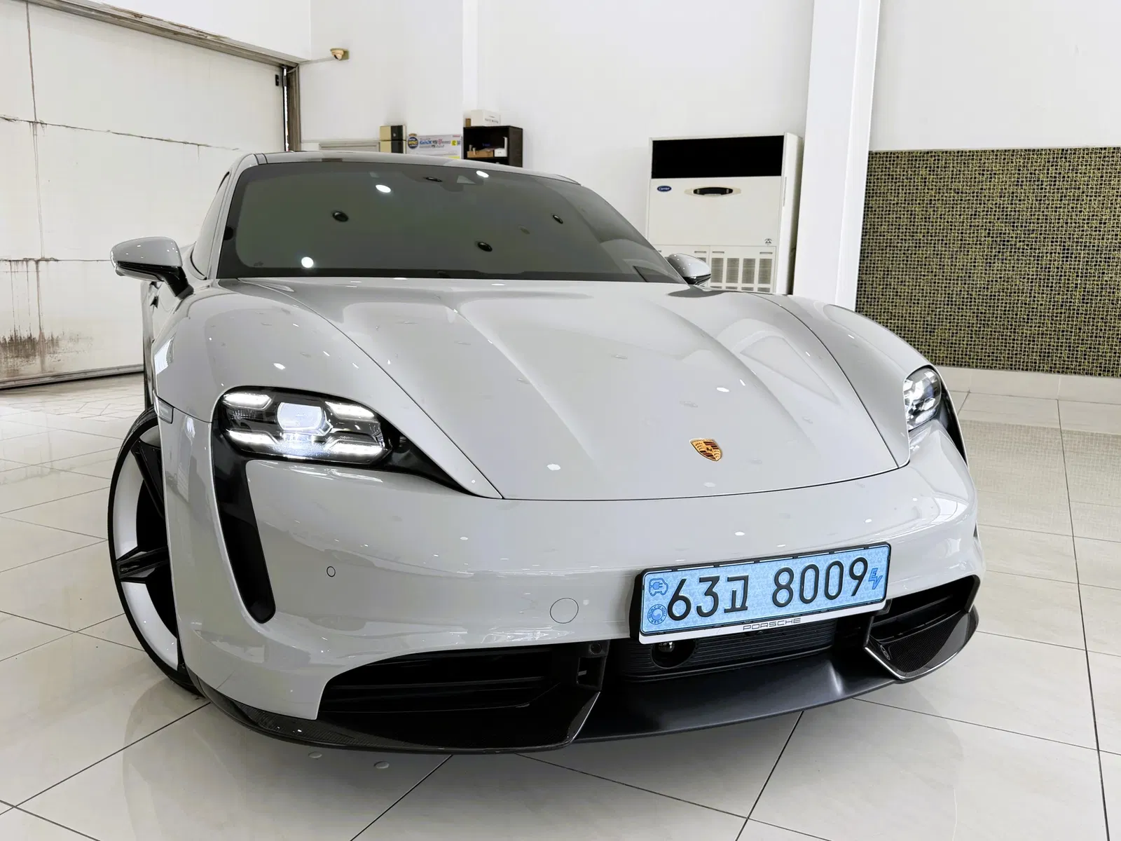 Porsche Taycan Turbo S 2022 — photo 1 sur 26