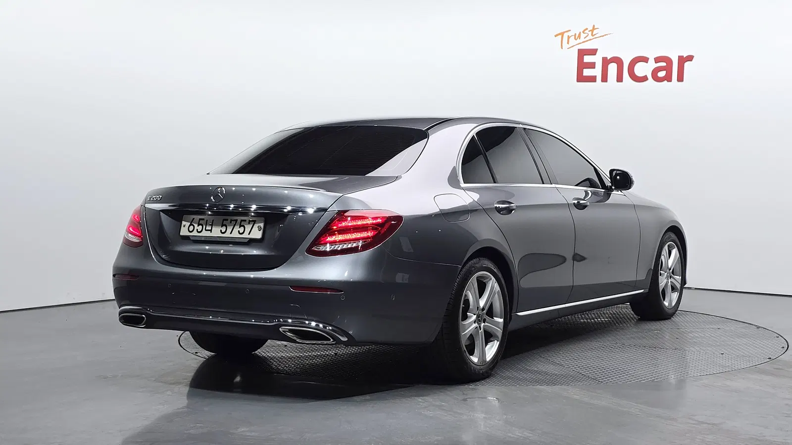 Mercedes-Benz Classe E E200 Avantgarde (W213) 2018 — photo 1 sur 32