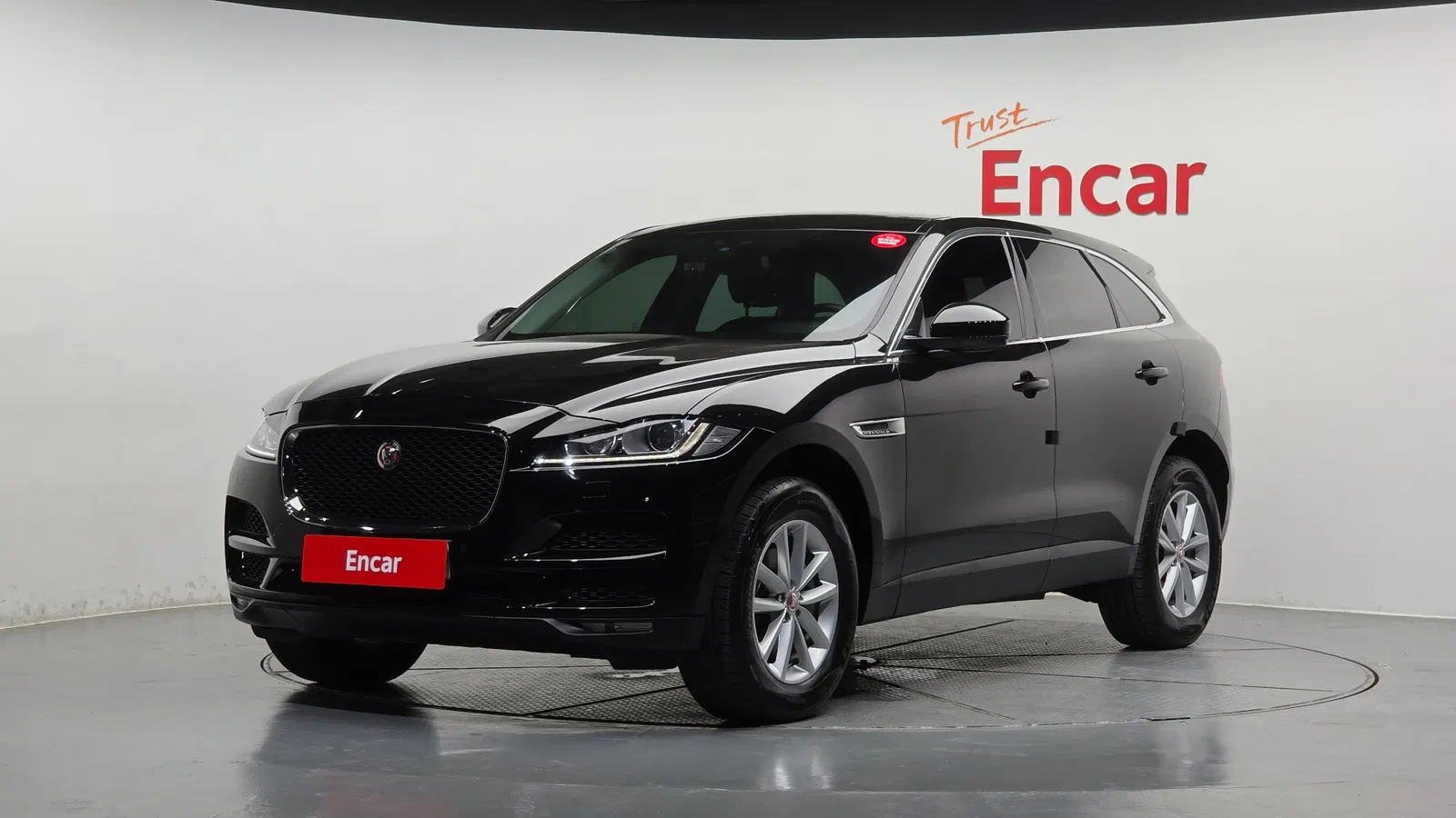 Jaguar F-PACE 20d Portfolio 2018 — photo 1 sur 40