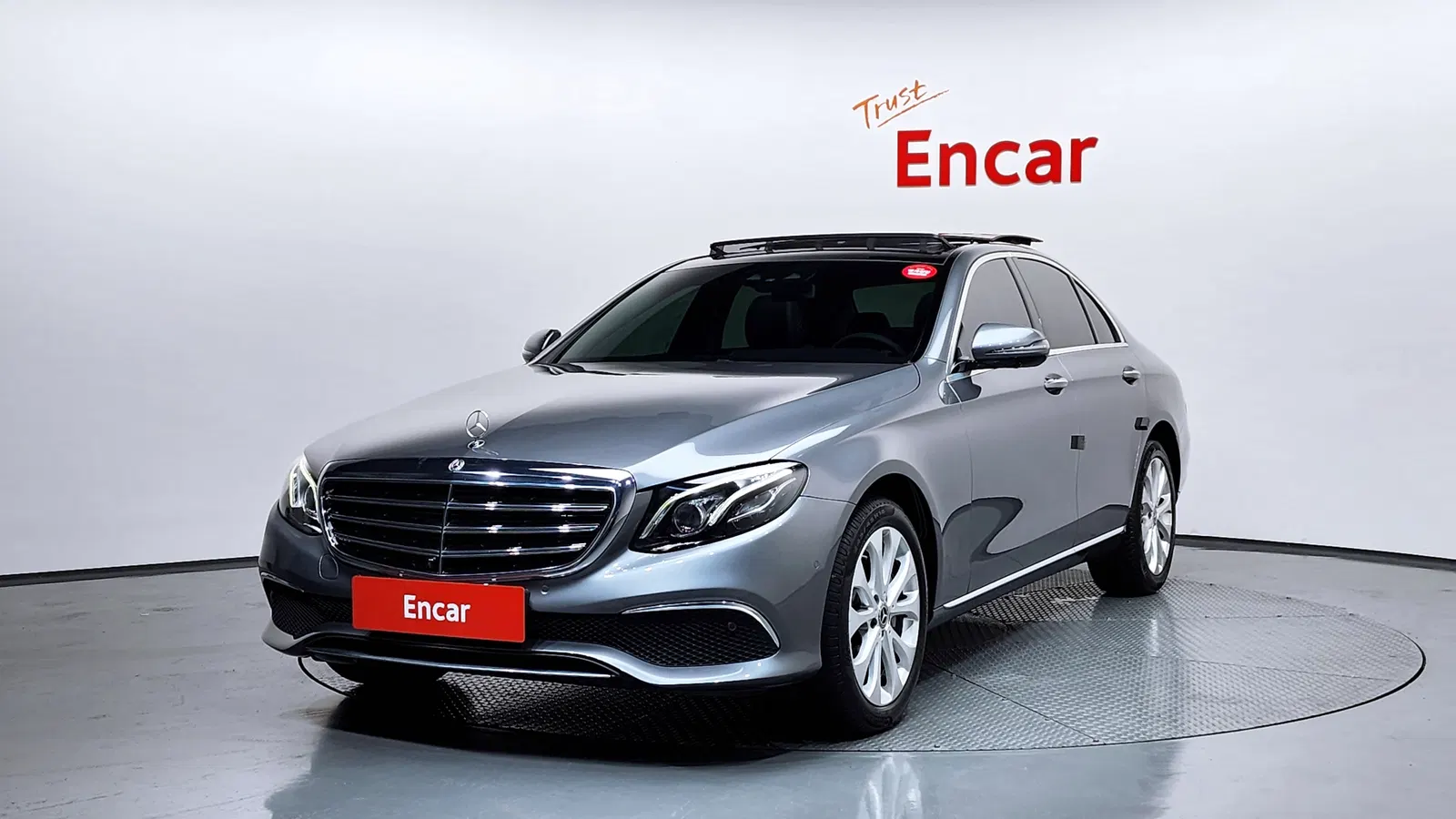 Mercedes-Benz Classe E E300 4MATIC Exclusive (W213) 2019 — photo 1 sur 43