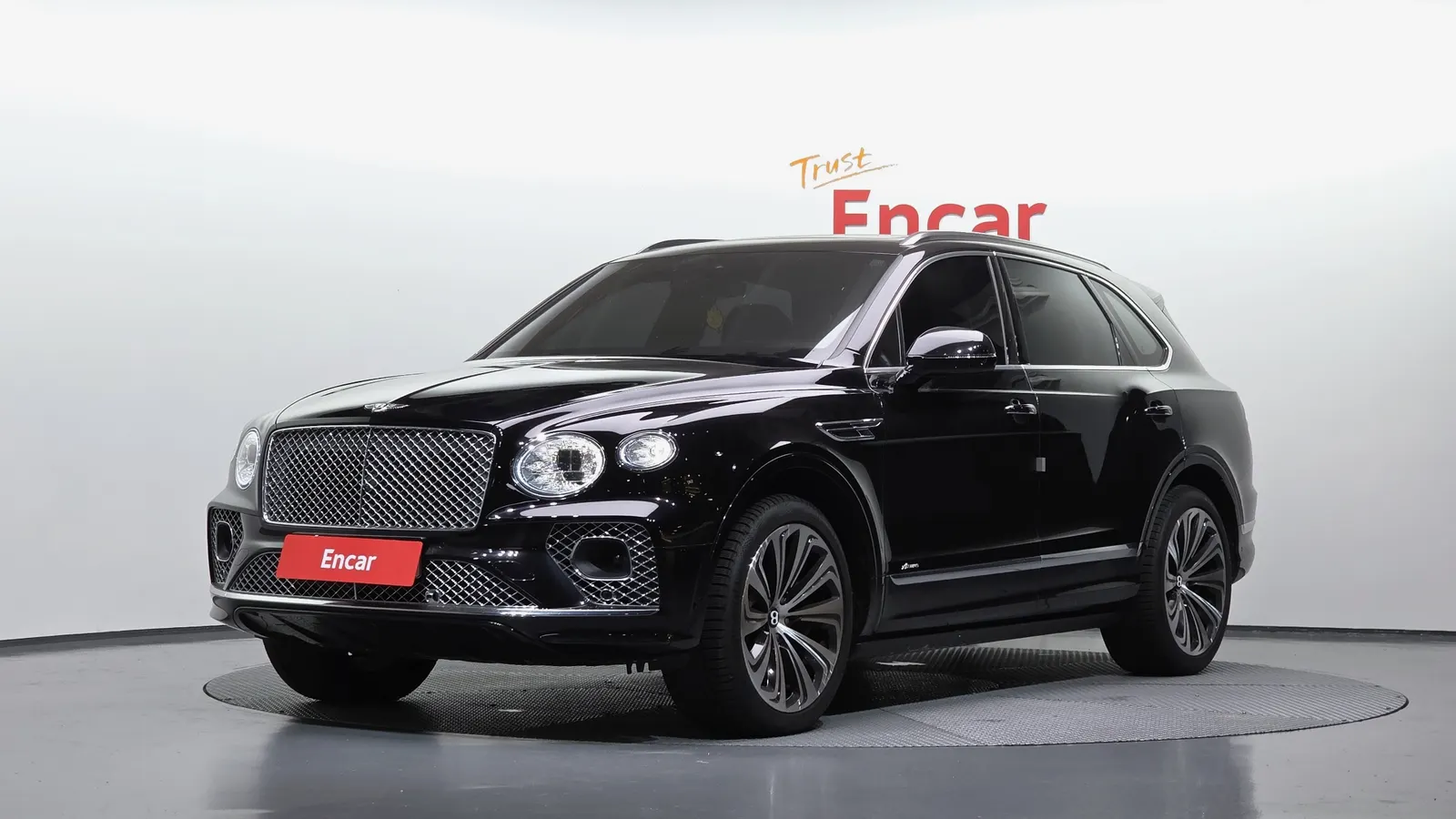 Bentley Bentayga 4.0 V8 Azure 2023 — photo 1 sur 35