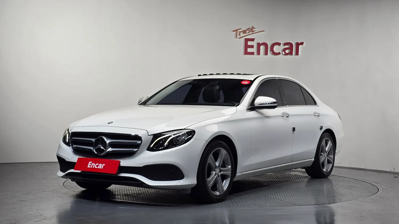 Mercedes-Benz Classe E E200 Avantgarde (W213) 2017 — photo 1 sur 26