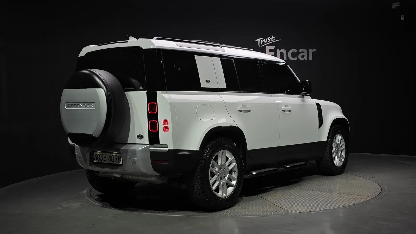 Land Rover Defender (L663) 110 D250 S 2022 — photo 1 sur 33