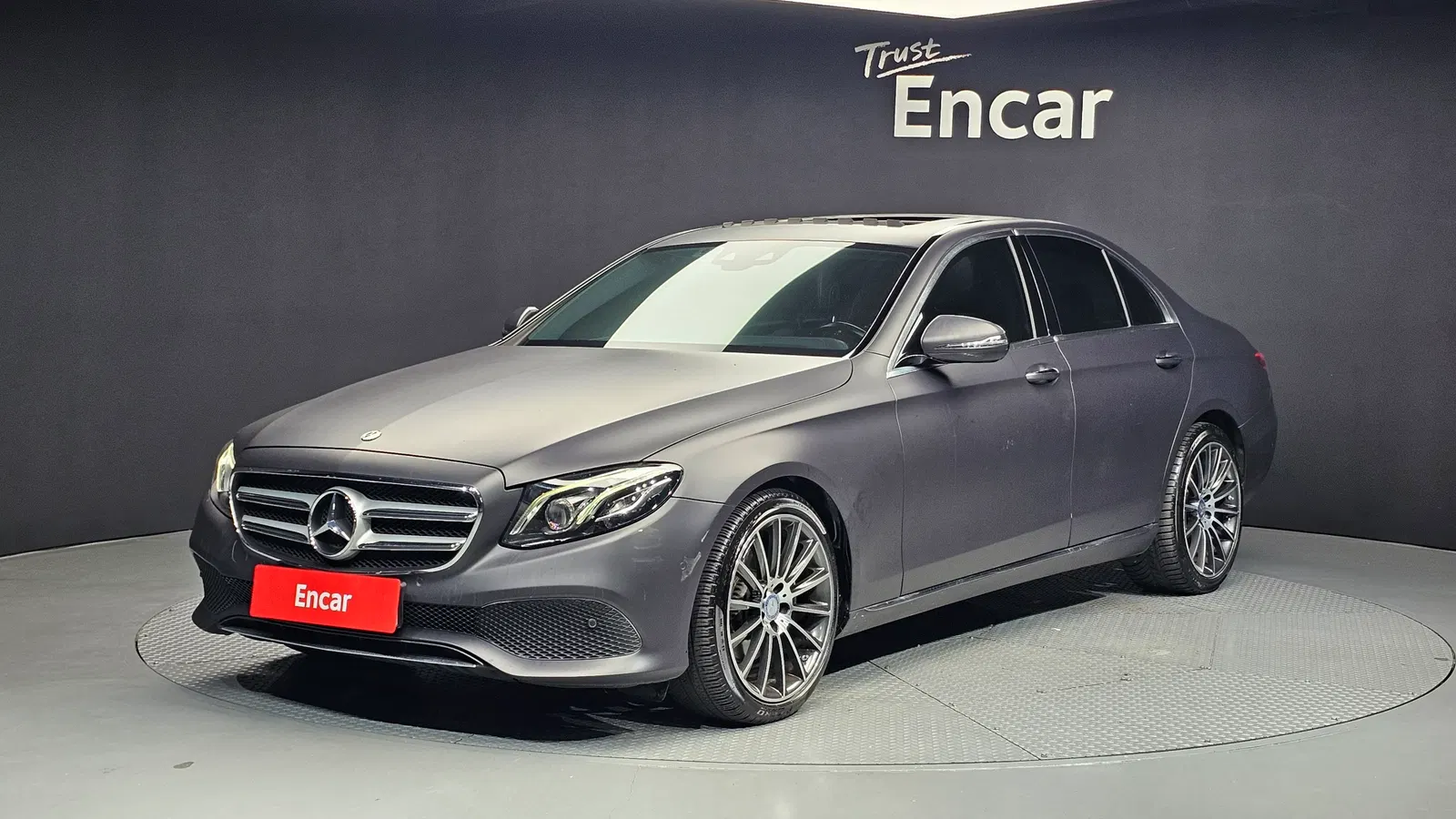 Mercedes-Benz Classe E E220d Avantgarde (W213) 2017 — photo 1 sur 20