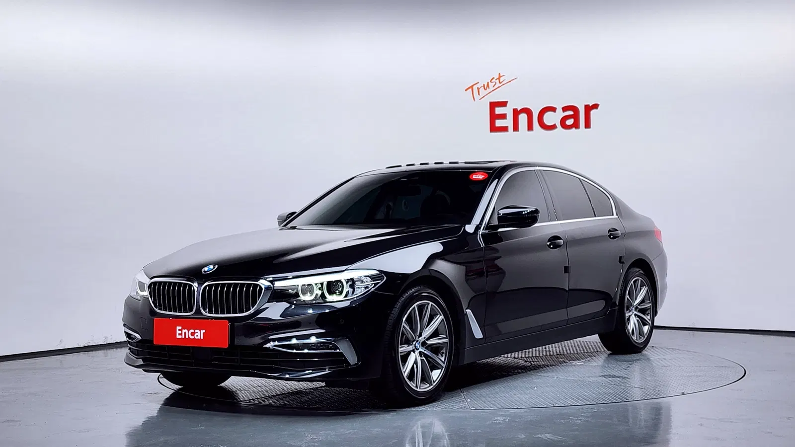 BMW Série 5 (G30) 520i Luxury 2019 — photo 1 sur 34