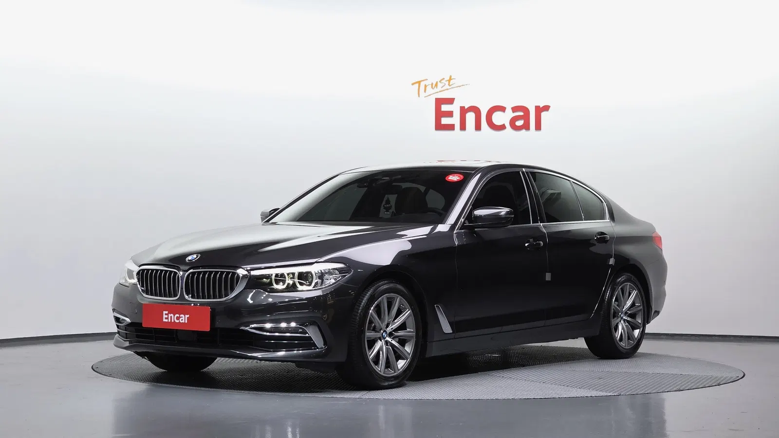 BMW Série 5 (G30) 520i Luxury 2019 — photo 1 sur 31