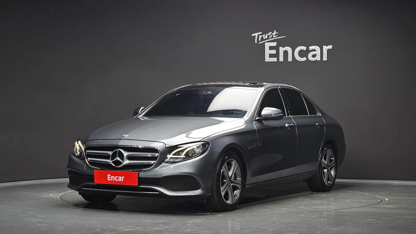 Mercedes-Benz Classe E E300 Avantgarde (W213) 2019 — photo 1 sur 25