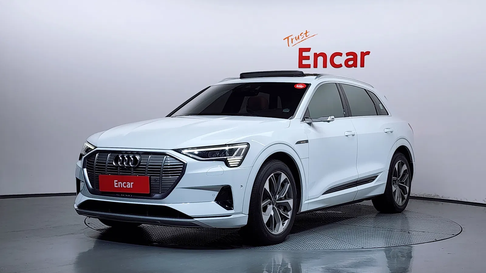 Audi e-tron 55 Quattro 2022 — photo 1 sur 20