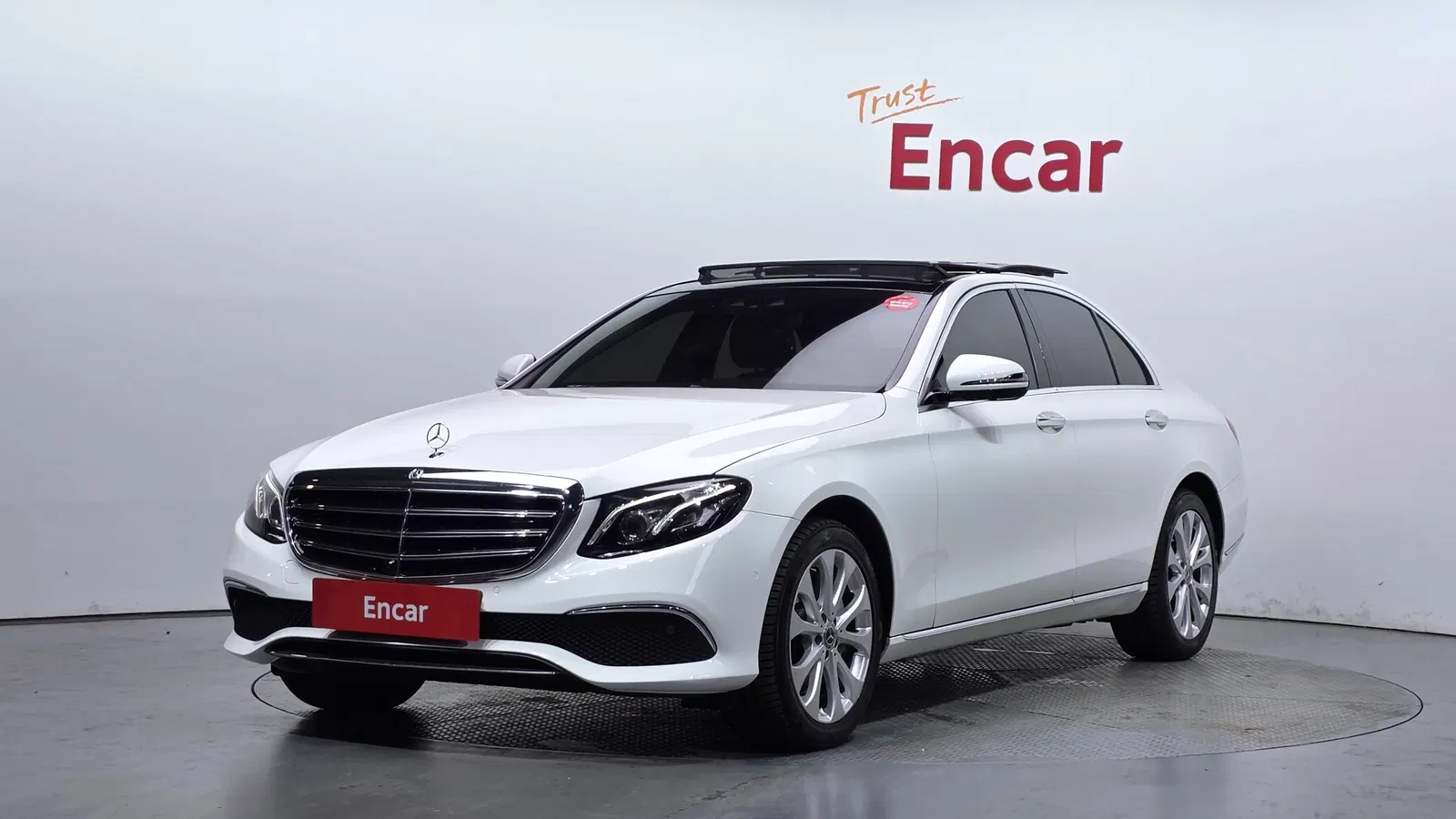 Mercedes-Benz Classe E E300 Exclusive (W213) 2019 — photo 1 sur 35