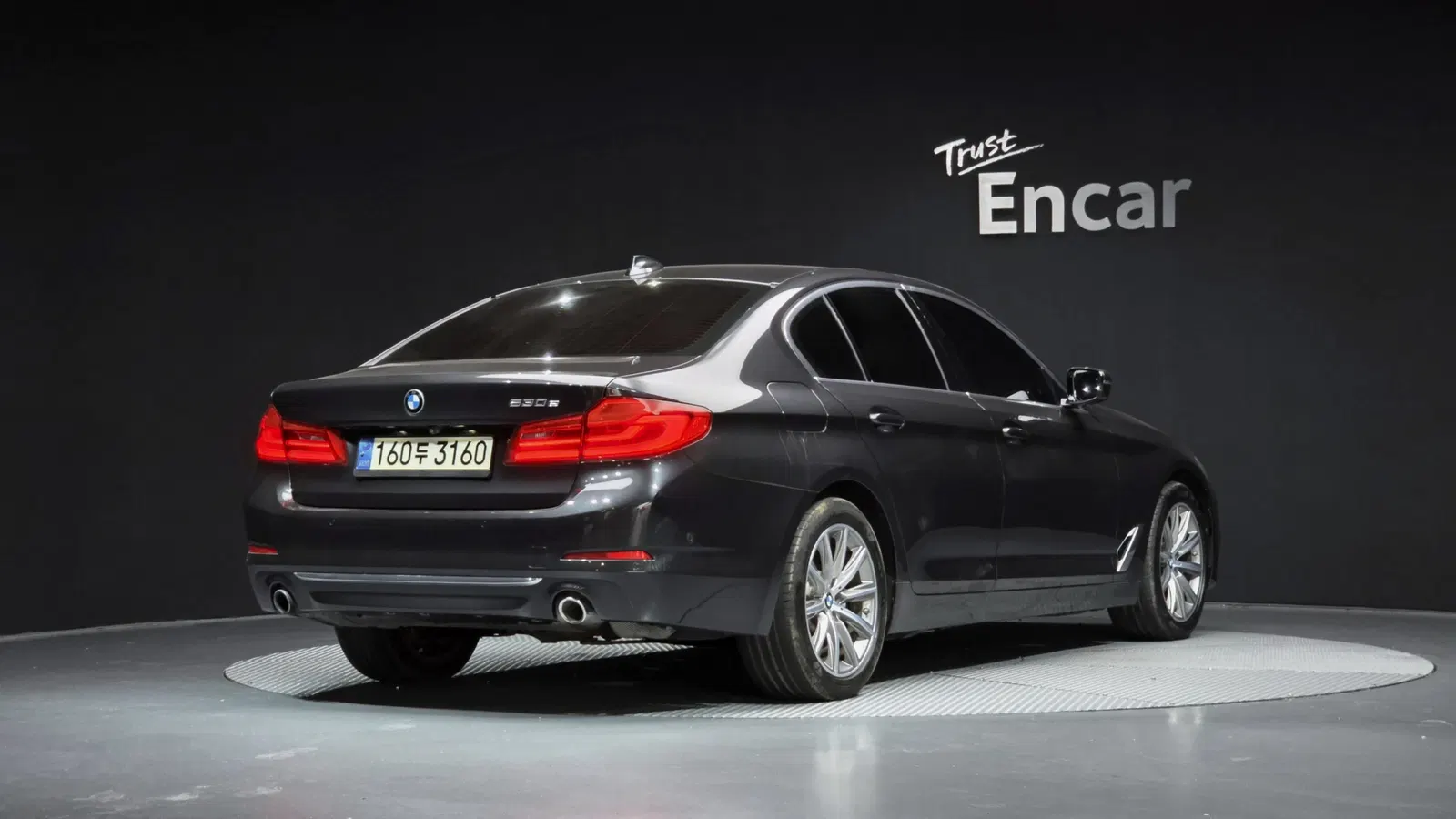 BMW Série 5 (G30) 530e Luxury 2020 — photo 1 sur 37