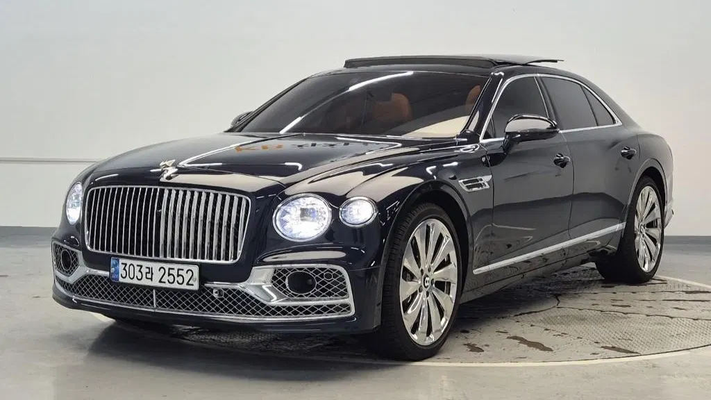 Bentley Flying Spur 3e génération 4.0 2022 — photo 1 sur 25