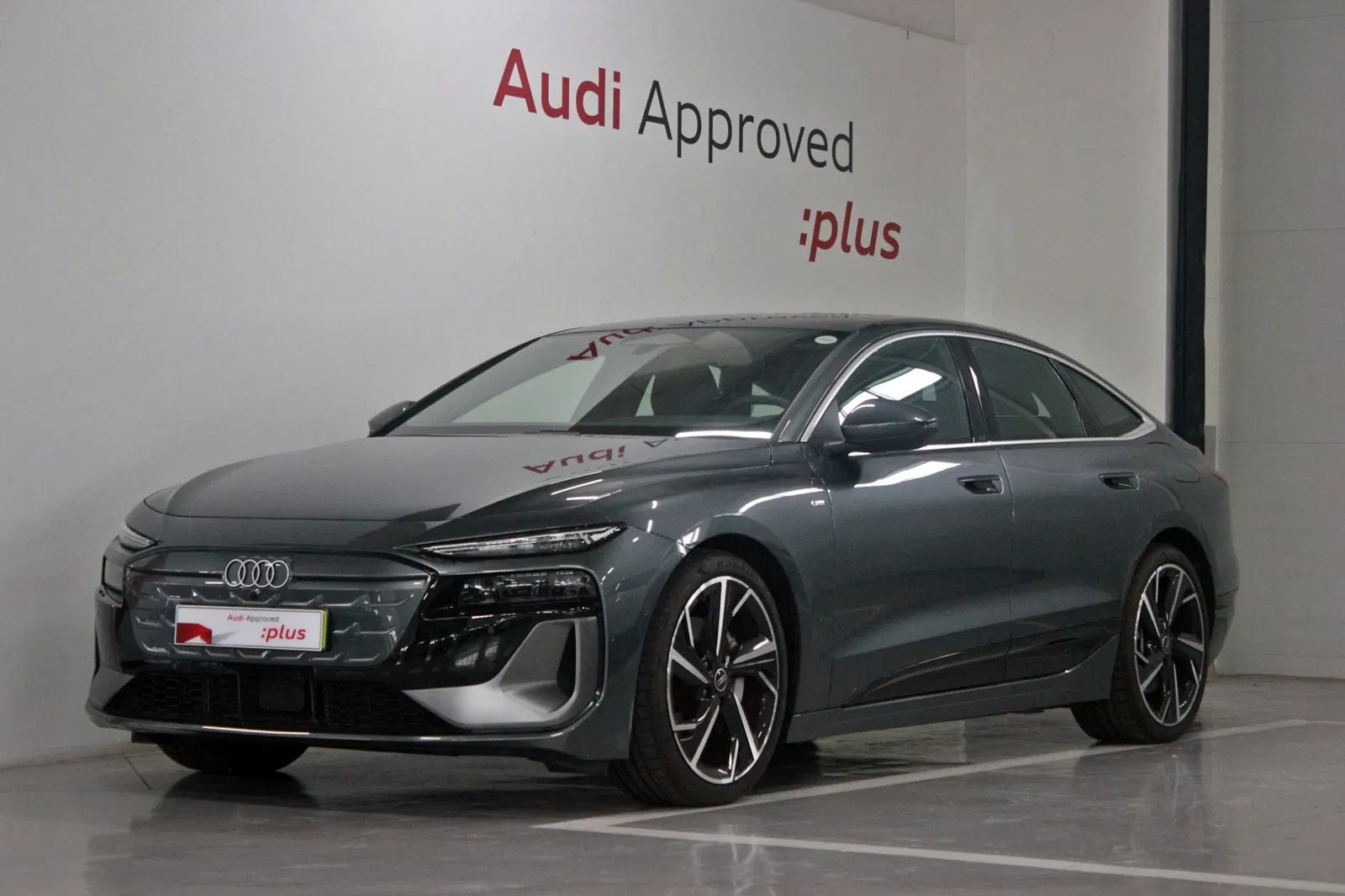 Audi A6 e-tron Performance S Line 2025 — photo 1 sur 26