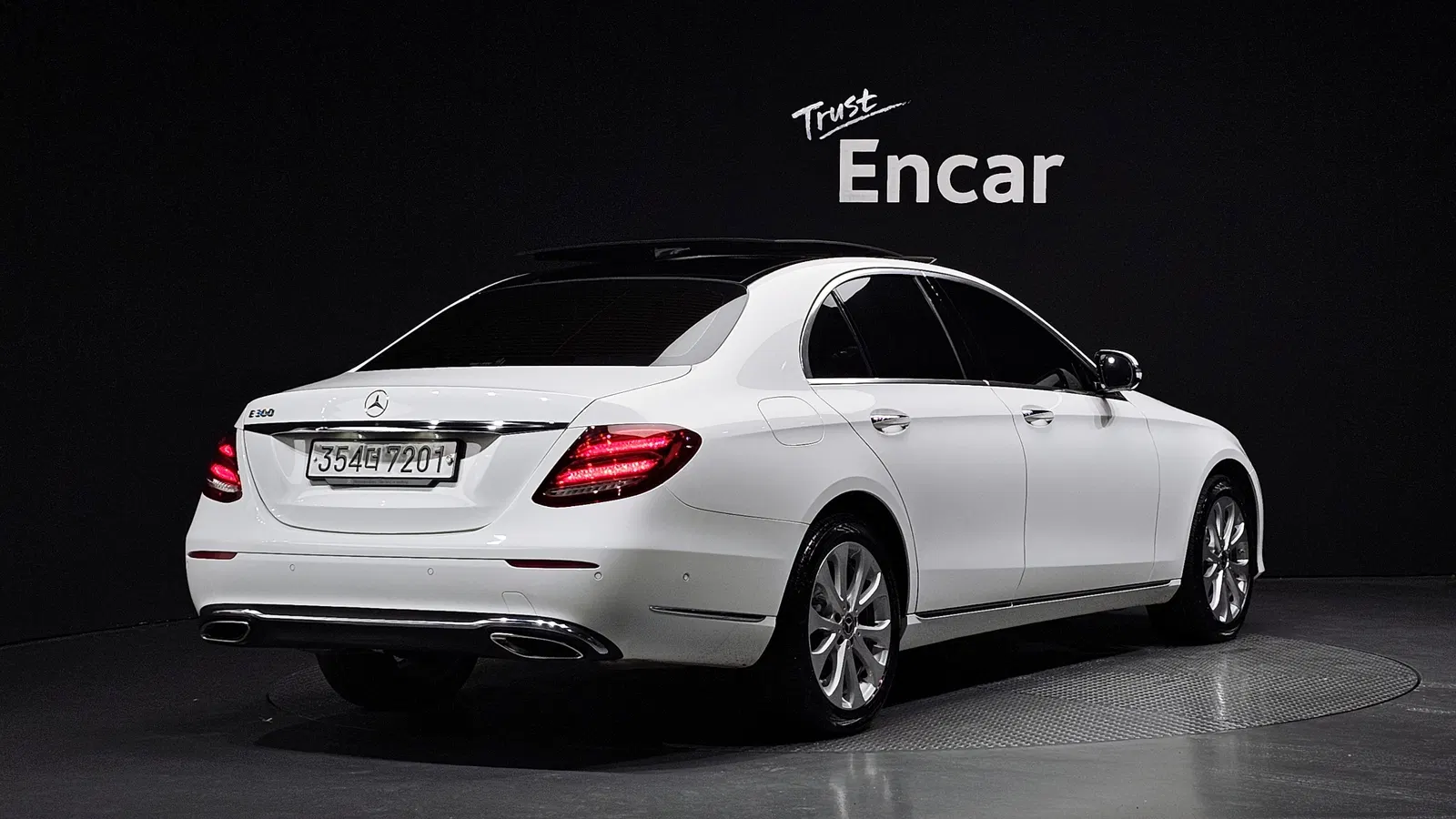 Mercedes-Benz Classe E E300 Exclusive (W213) 2019 — photo 1 sur 32