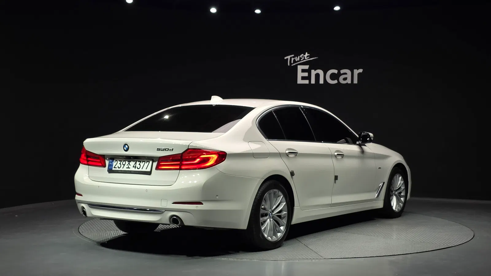 BMW Série 5 (G30) 520d Luxury Special Edition 2018 — photo 1 sur 38