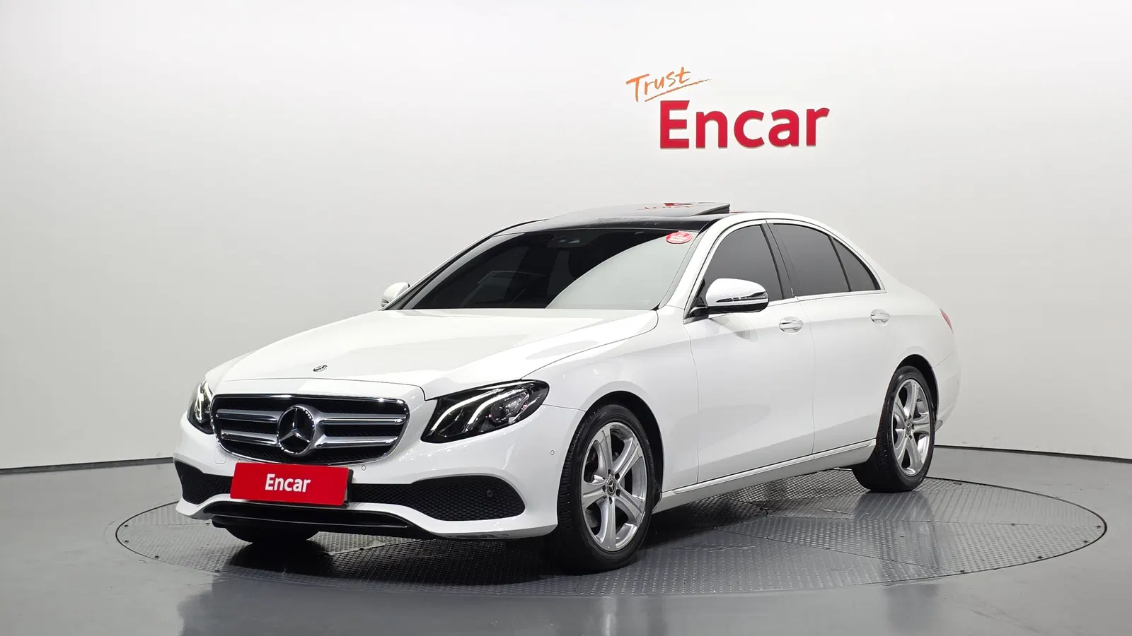 Mercedes-Benz Classe E E200 Avantgarde (W213) 2018 — photo 1 sur 31