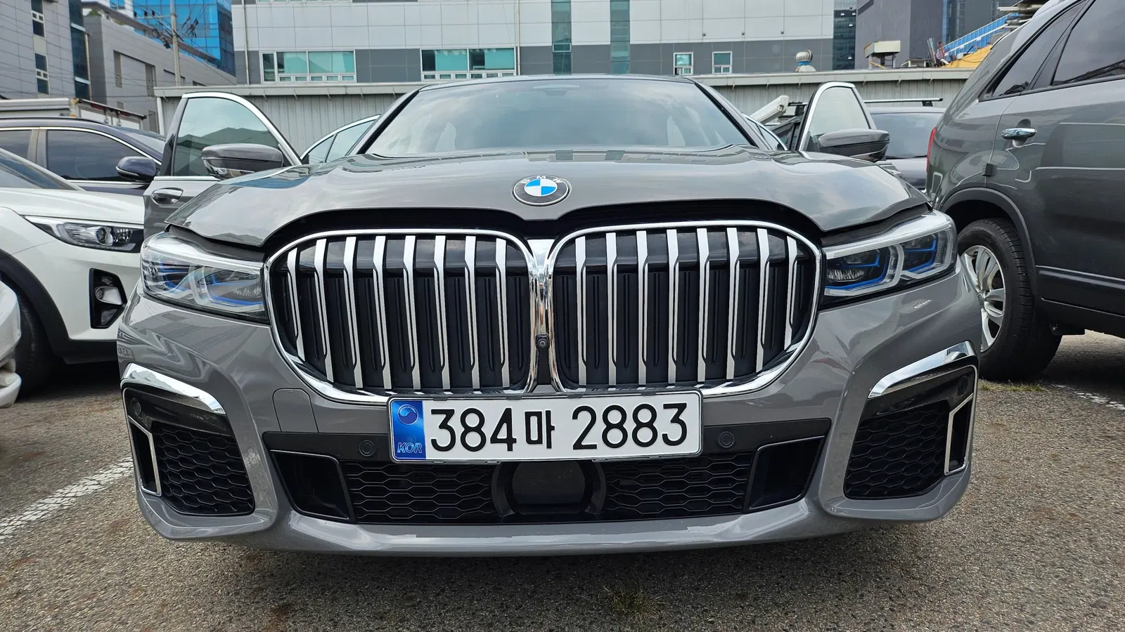 BMW Série 7 (G11) 740Li xDrive M Sport 2021 — photo 1 sur 26