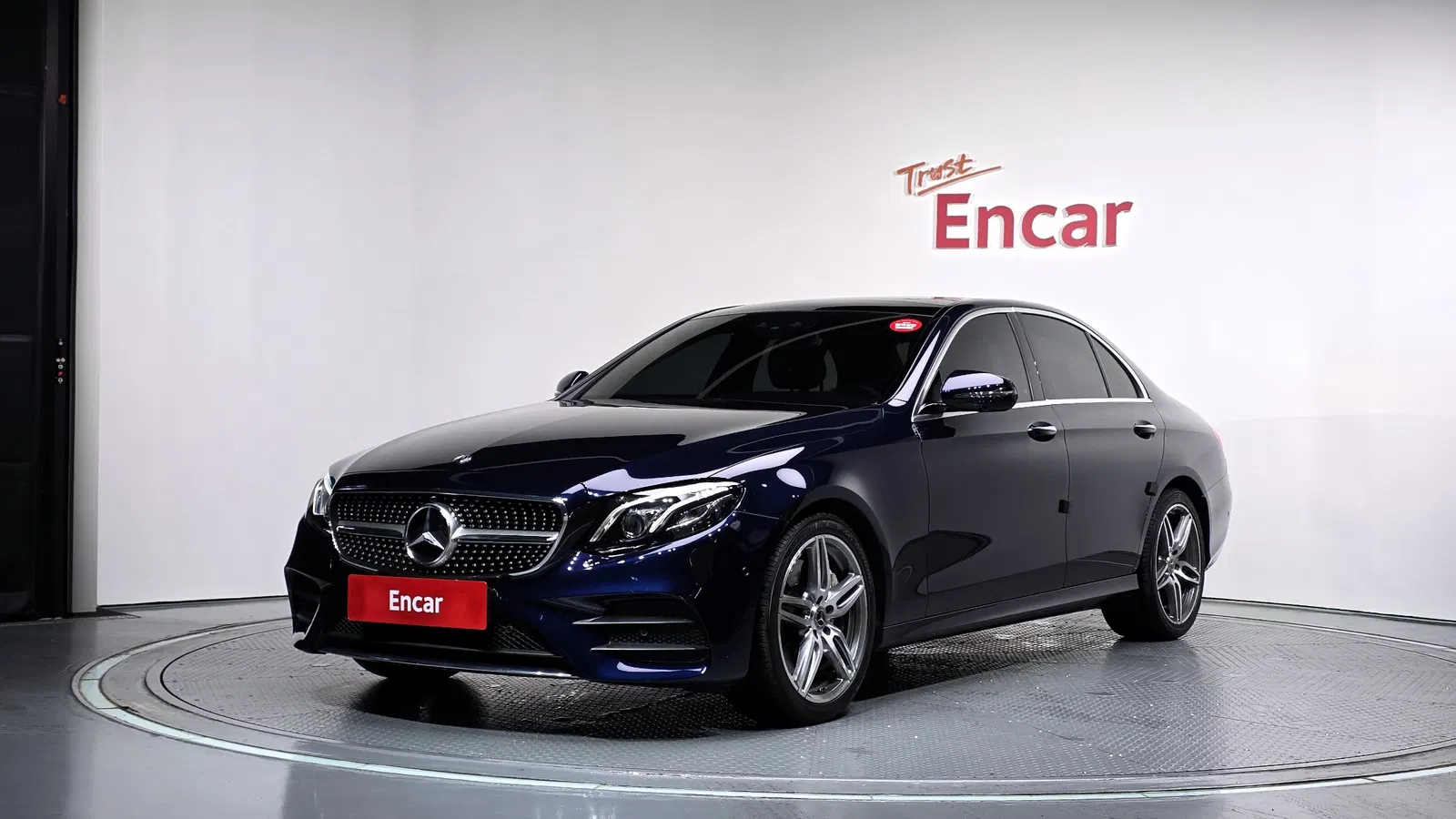 Mercedes-Benz Classe E AMG Line · E300 (W213) 2017 — photo 1 sur 33