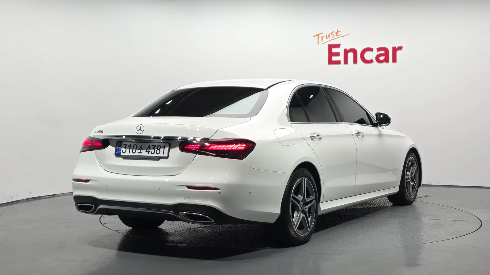 Mercedes-Benz Classe E AMG Line · E250 (W213) 2023 — photo 1 sur 32