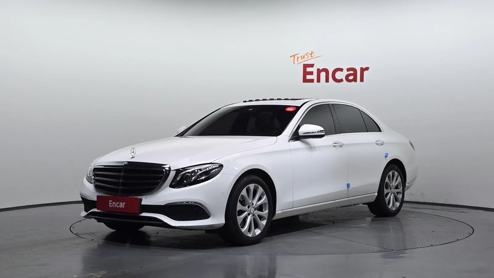 Mercedes-Benz Classe E E220d Exclusive (W213) 2017 — photo 1 sur 20