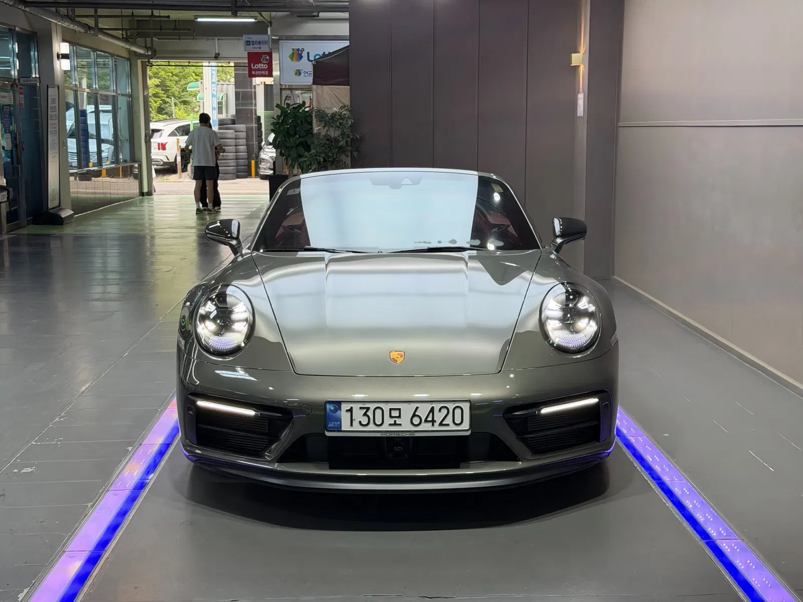 Porsche 911 (992) Carrera 4 GTS Cabriolet 2023 — photo 1 sur 8