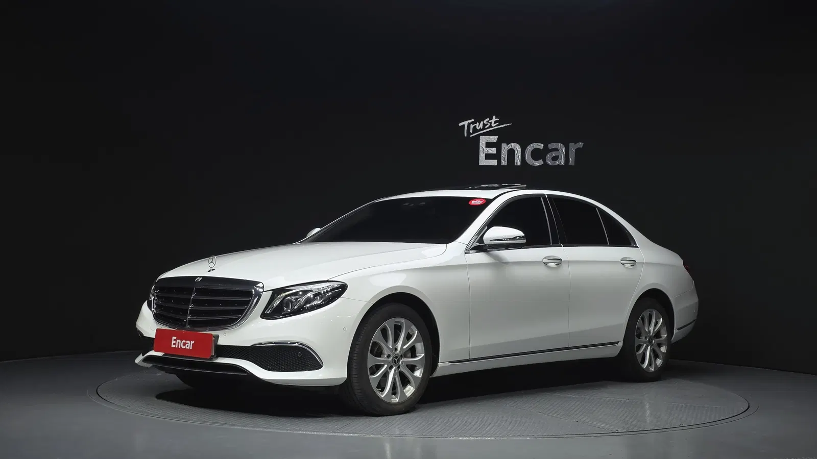 Mercedes-Benz Classe E E300 4MATIC Exclusive (W213) 2018 — photo 1 sur 38