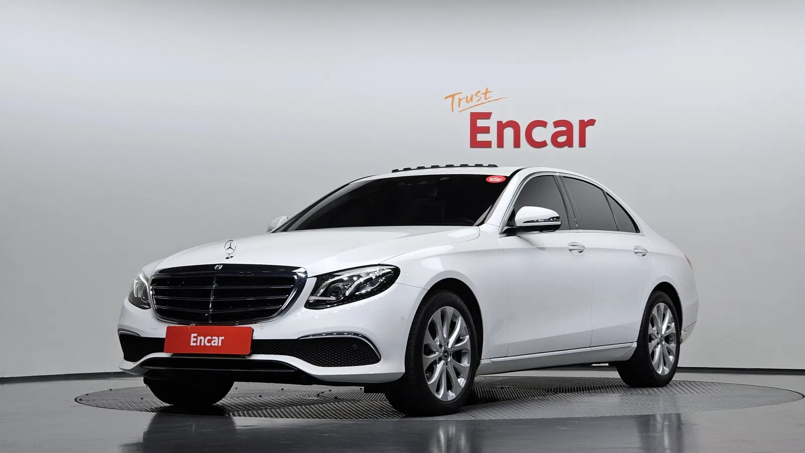 Mercedes-Benz Classe E E300 Exclusive (W213) 2018 — photo 1 sur 31