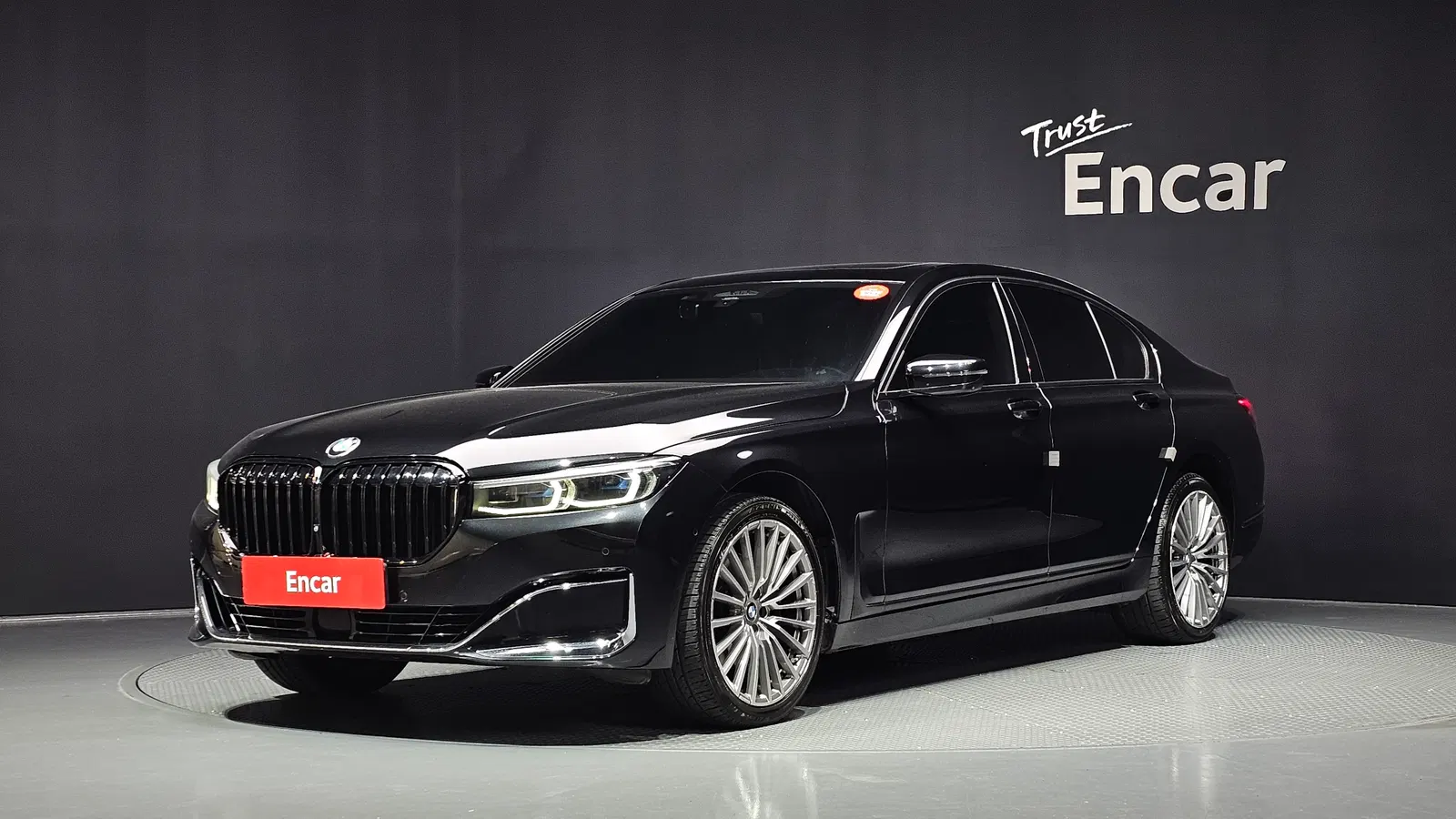BMW Série 7 (G11) 740i Design Pure Excellence 2022 — photo 1 sur 35