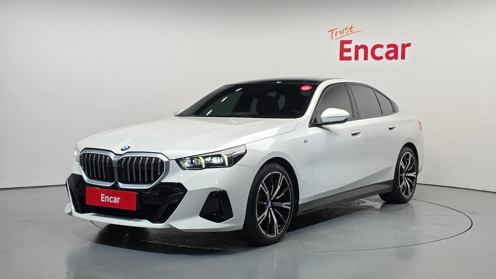BMW Série 5 (G60) 530i xDrive M Sport 2024 — photo 1 sur 34
