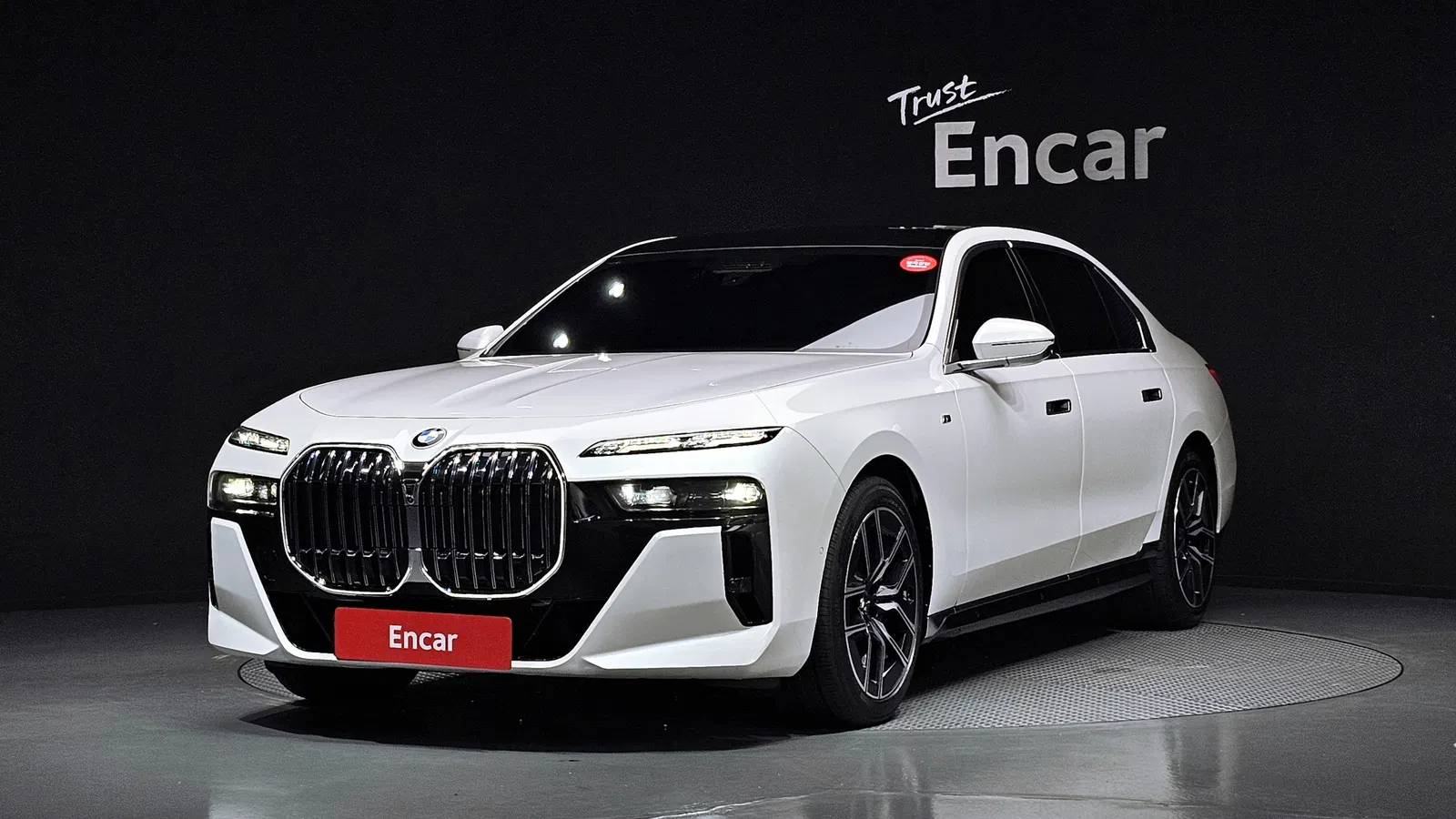 BMW Série 7 (G70) 740i sDrive M Sport 2023 — photo 1 sur 31