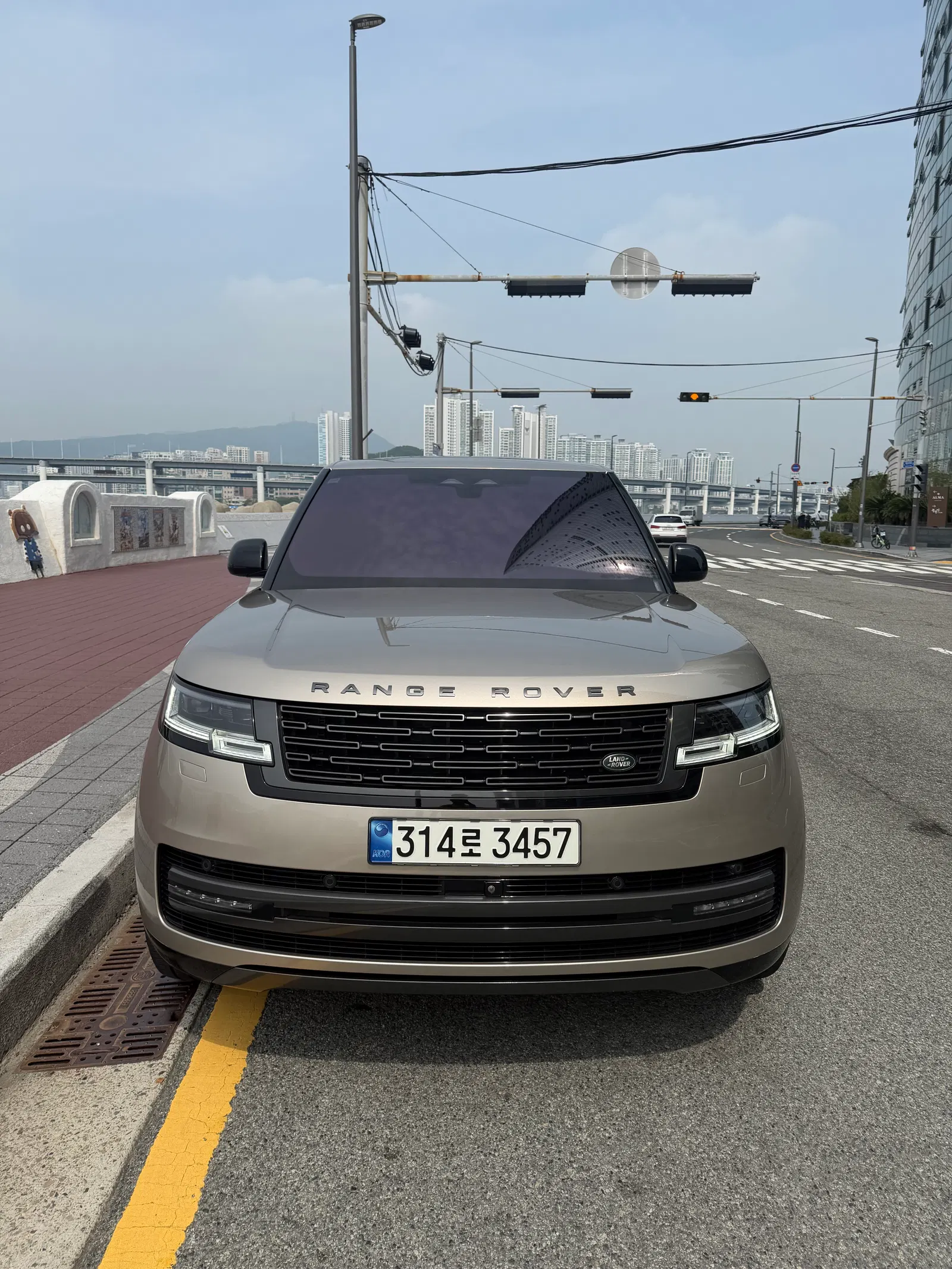 Land Rover Range Rover 5e génération P530 AB LWB 2023 — photo 1 sur 10