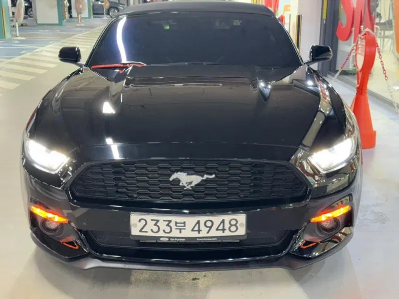 Ford Mustang Convertible 2017 — photo 1 sur 15