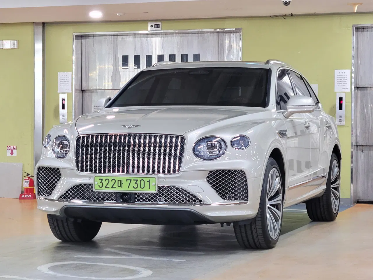 Bentley Bentayga 4.0 V8 Atelier Edition 2026 importée par Kaizen Motors