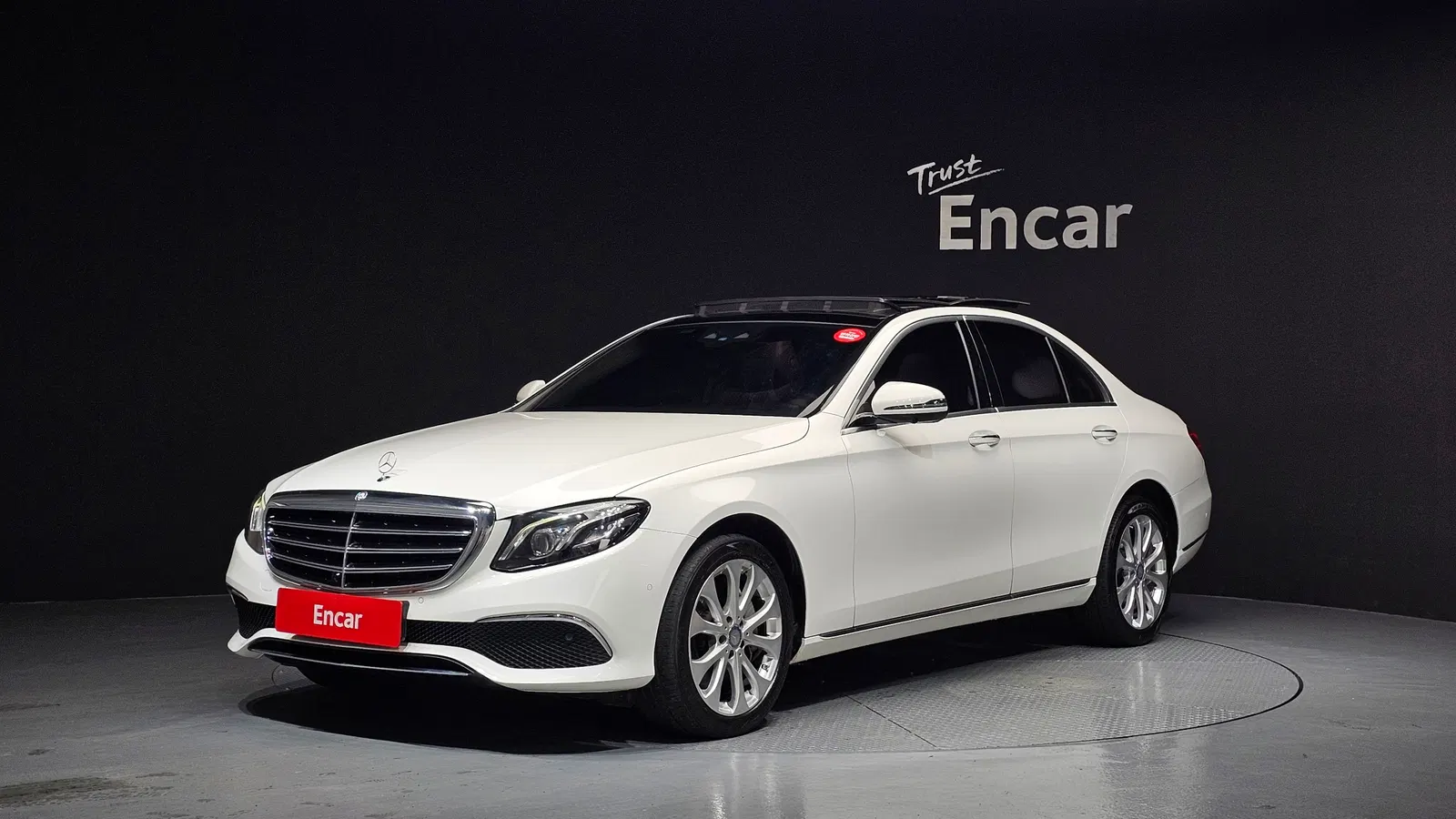 Mercedes-Benz Classe E E300 4MATIC Exclusive (W213) 2017 — photo 1 sur 20