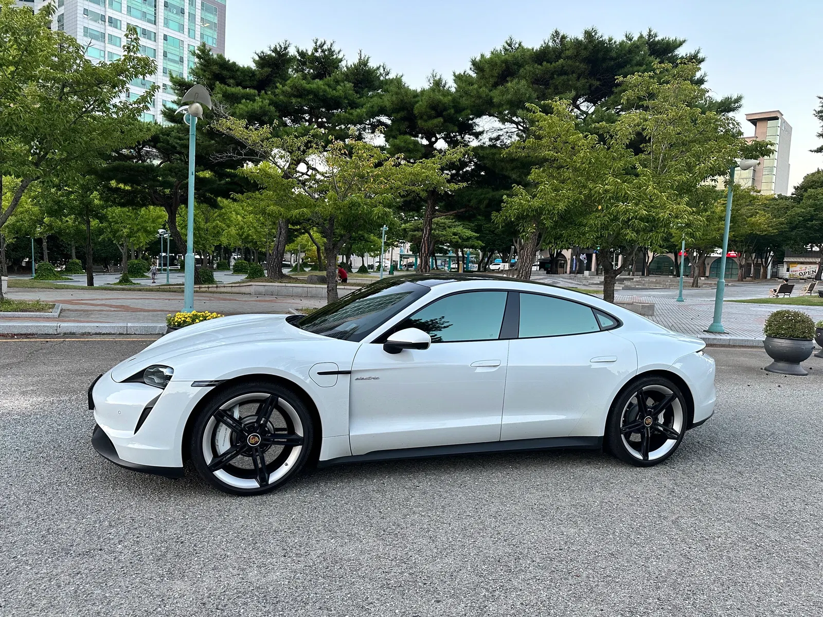 Porsche Taycan 4S 2021 — photo 1 sur 7