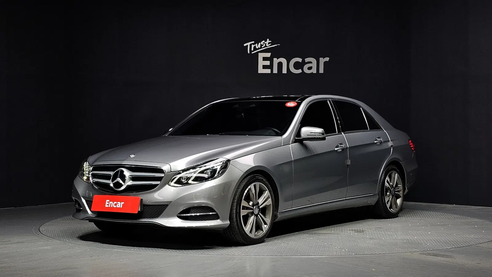Mercedes-Benz Classe E E300 4MATIC Avantgarde (W212) 2014 — photo 1 sur 26