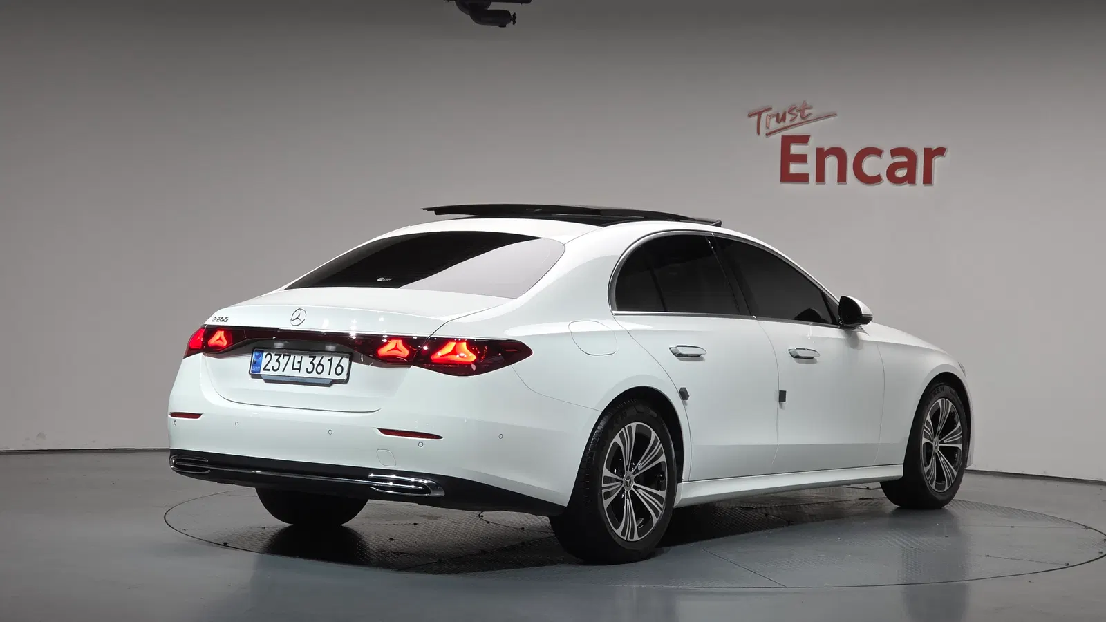 Mercedes-Benz Classe E E200 Avantgarde (W214) 2024 — photo 1 sur 33