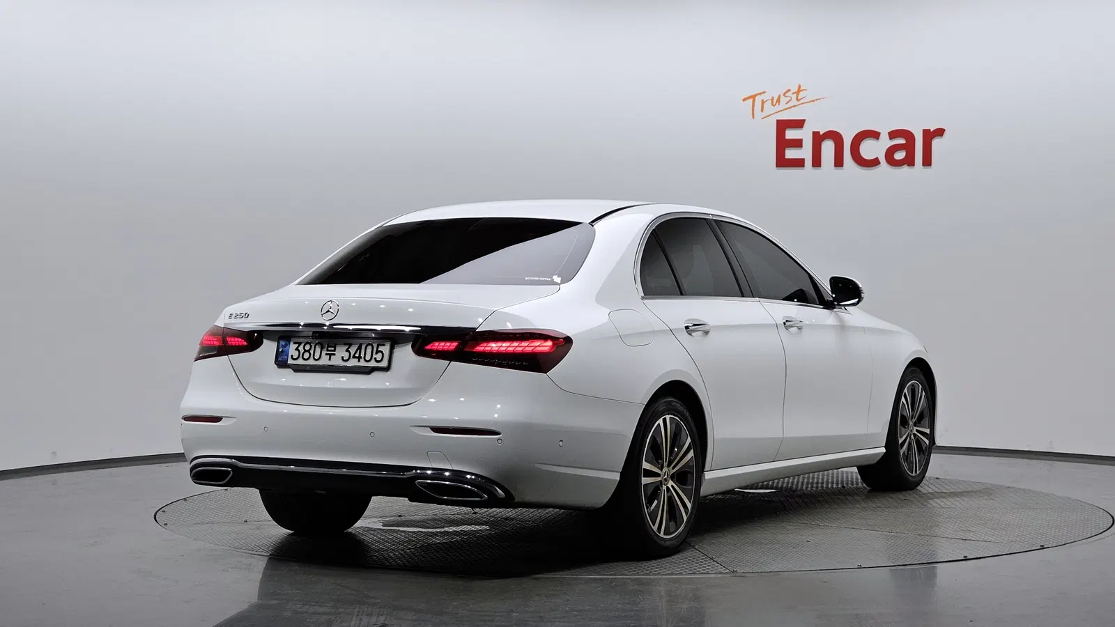 Mercedes-Benz Classe E E250 Avantgarde (W213) 2021 — photo 1 sur 32