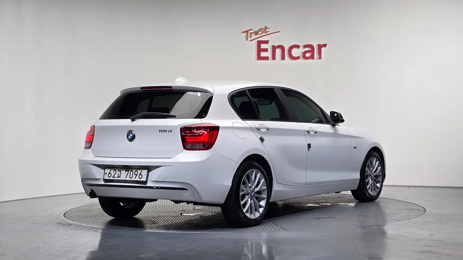 BMW Série 1 (F20) 118d Sport 5 portes 2015 — photo 1 sur 36
