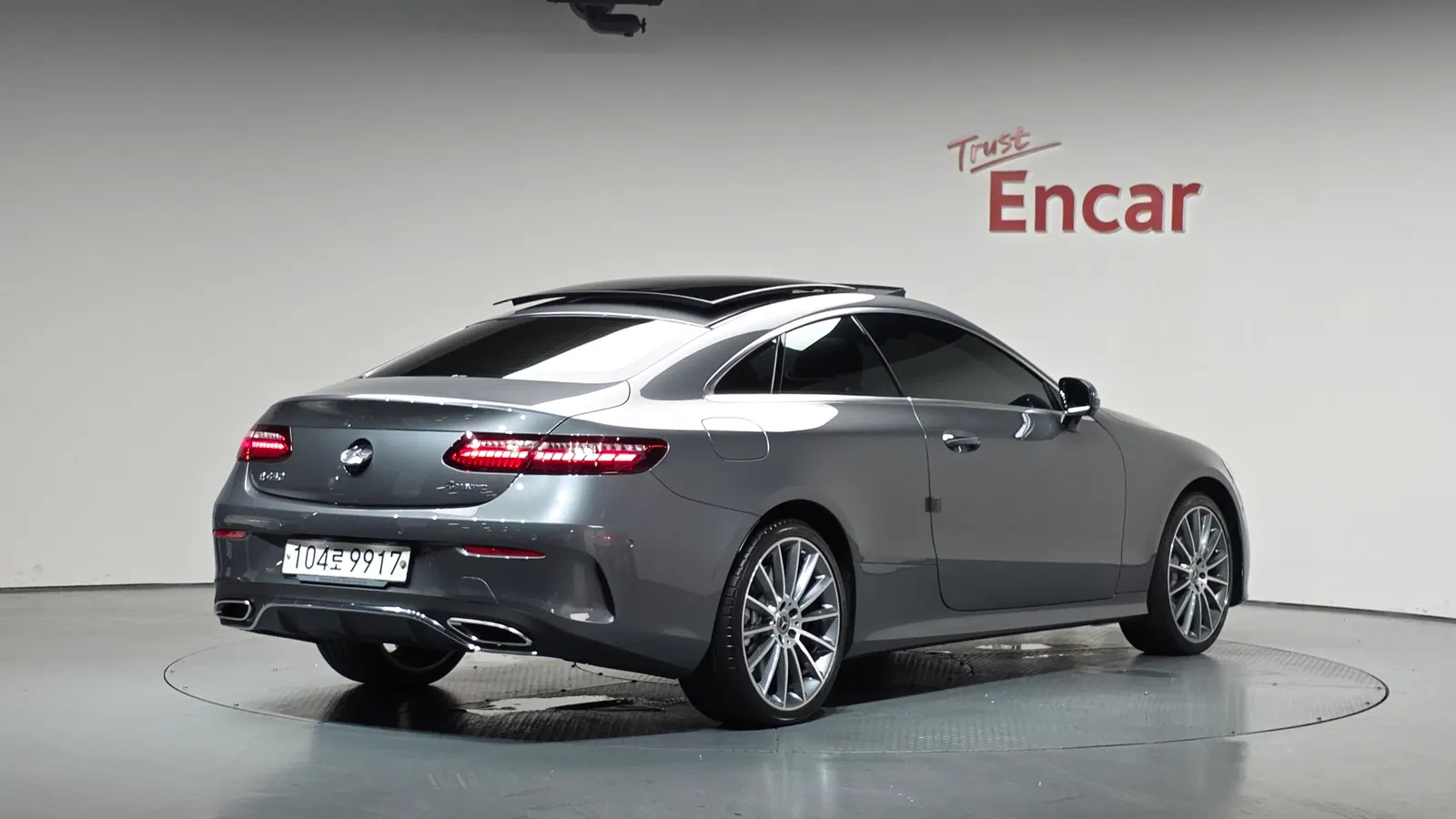 Mercedes-Benz Classe E E450 4MATIC Coupé (W213) 2021 — photo 1 sur 36
