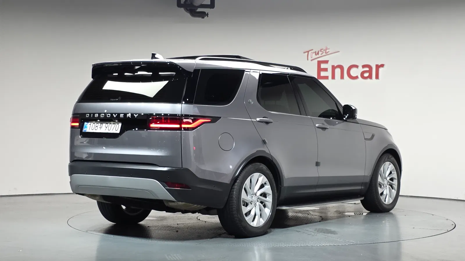 Land Rover Discovery 5 2.0 P300 S 2025 — photo 1 sur 36