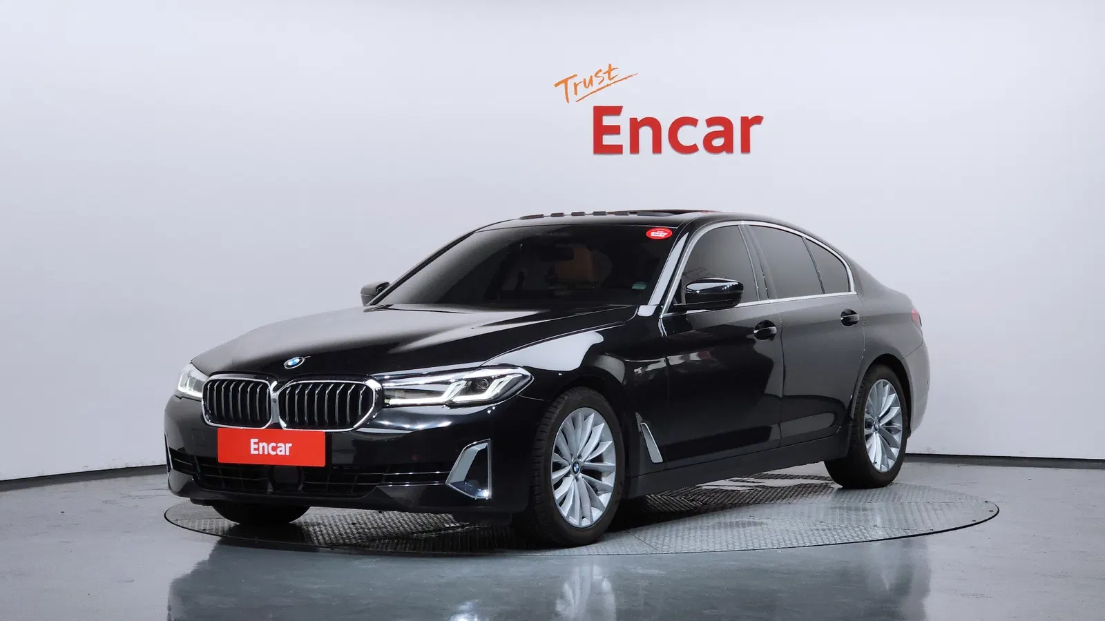 BMW Série 5 (G30) 520i Luxury 2021 — photo 1 sur 36