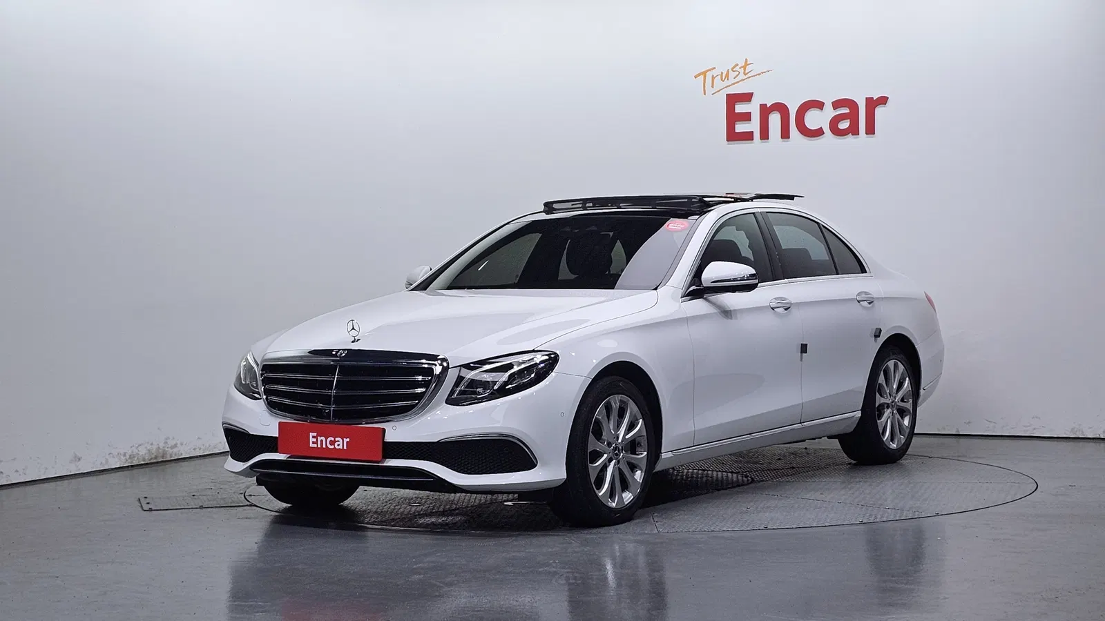 Mercedes-Benz Classe E E300 Exclusive (W213) 2017 — photo 1 sur 20