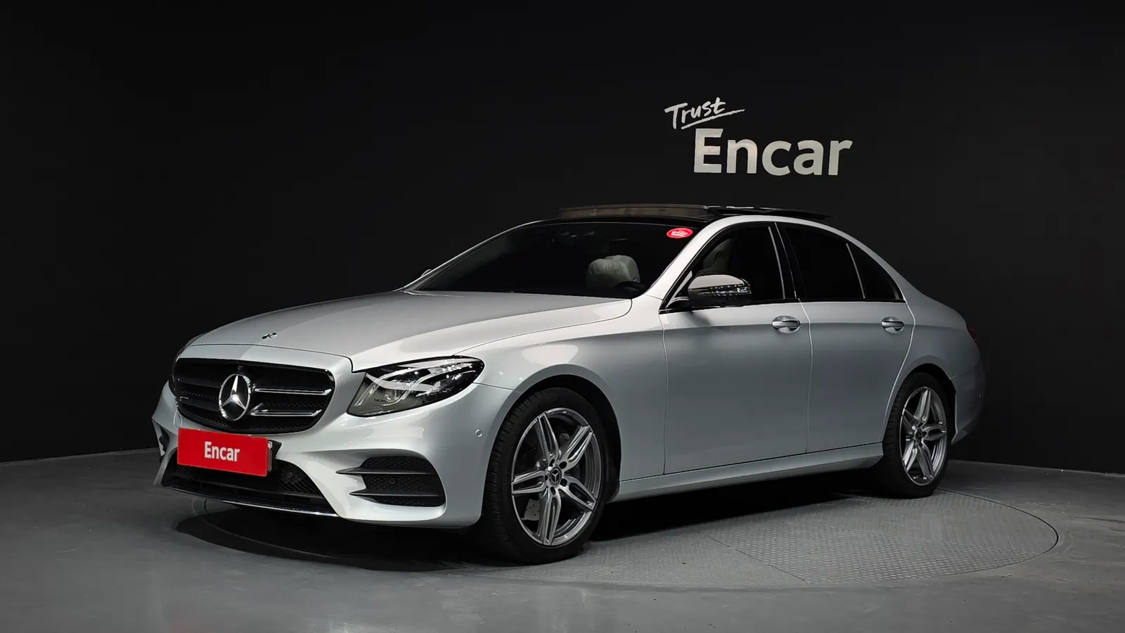 Mercedes-Benz Classe E AMG Line · E300 (W213) 2017 — photo 1 sur 33