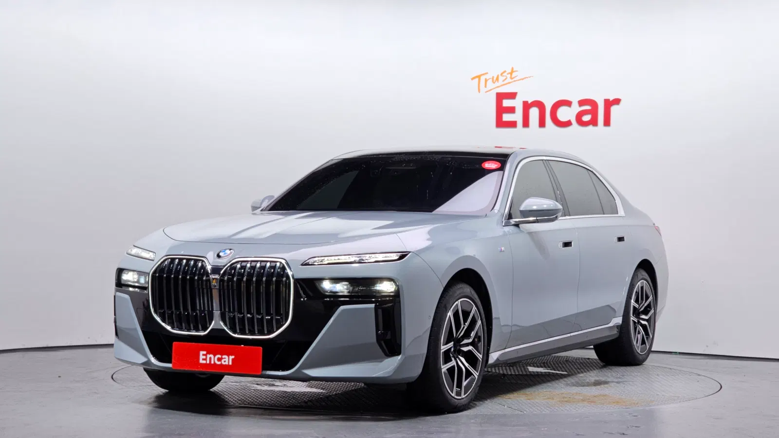 BMW Série 7 (G70) 740i sDrive M Sport 2023 — photo 1 sur 37