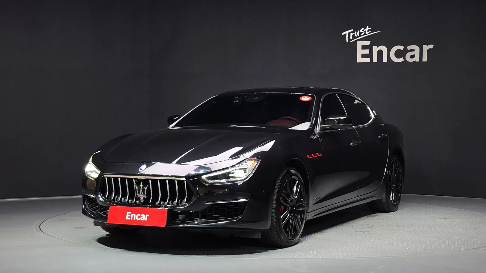 Maserati Ghibli 3.0S Q4 GranLusso 2018 — photo 1 sur 33