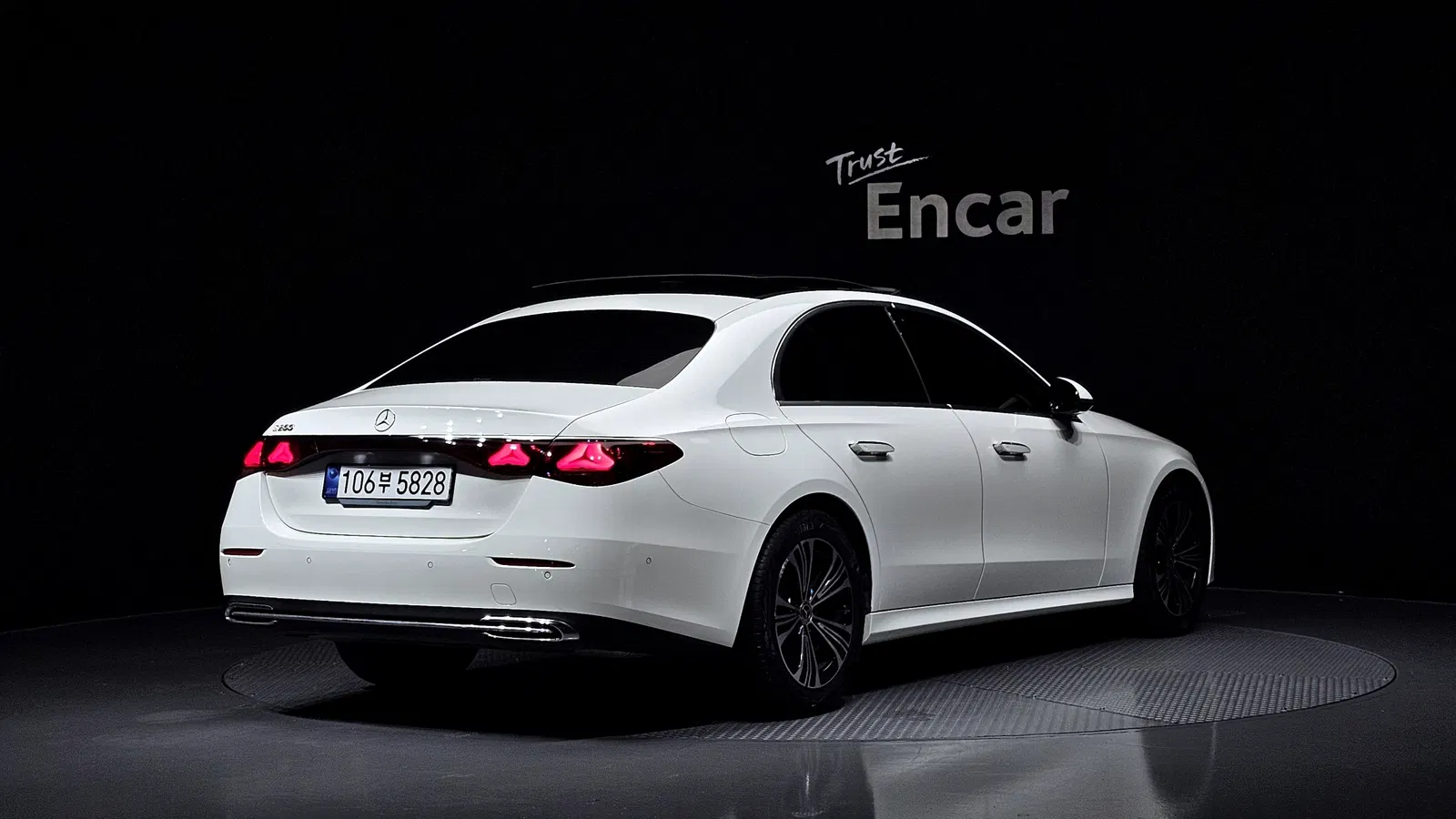 Mercedes-Benz Classe E E200 Avantgarde (W214) 2025 — photo 1 sur 37